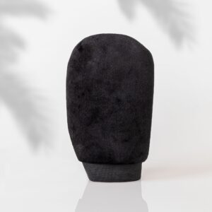 פפת שיזוף עצמי המיועדת למריחת מוס שיזוף, יש לשים כמות קטנה של מוס על הכפפה ולמרוח בתנועת סיבוב אחידה על פני העור למשך מספר שניות עד לייבוש מלא של המוס. כפפת השיזוף מגיעה כמוצר משלים למוס השיזוף , מונעת לכלוך על כף היד ומורחת את מוס השיזוף באופן חלק ואחיד על פני כל הגוף. כפפת השיזוף הינה מוצר רב פעמי. ניתן לשטוף אותה במים ולייבש .